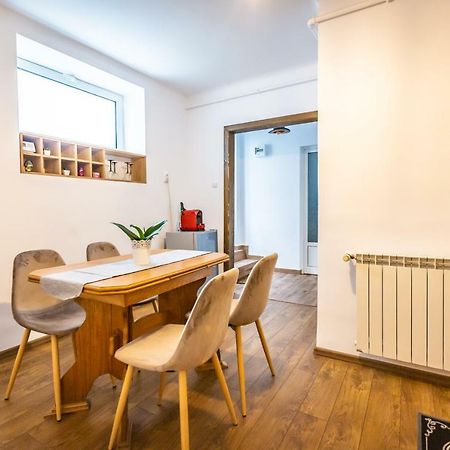 Central Apartment Брашов Екстер'єр фото