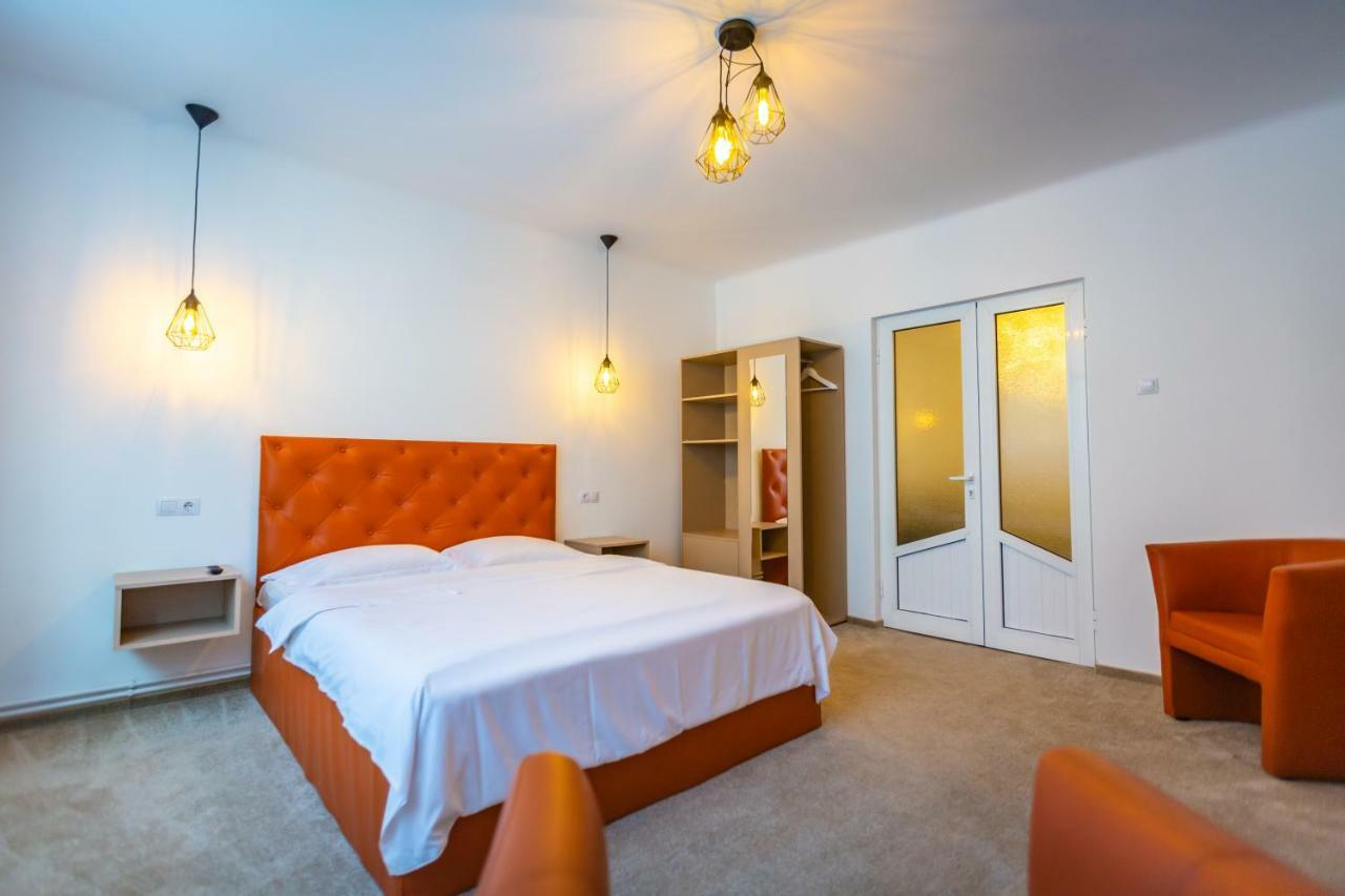 Central Apartment Брашов Екстер'єр фото