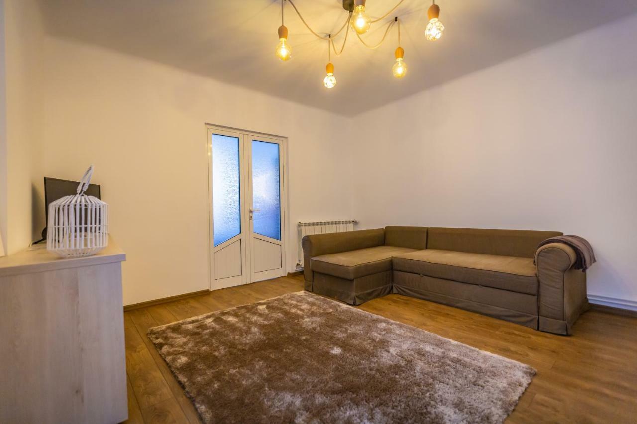 Central Apartment Брашов Екстер'єр фото
