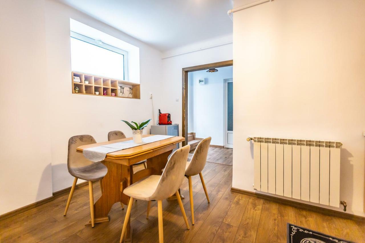 Central Apartment Брашов Екстер'єр фото