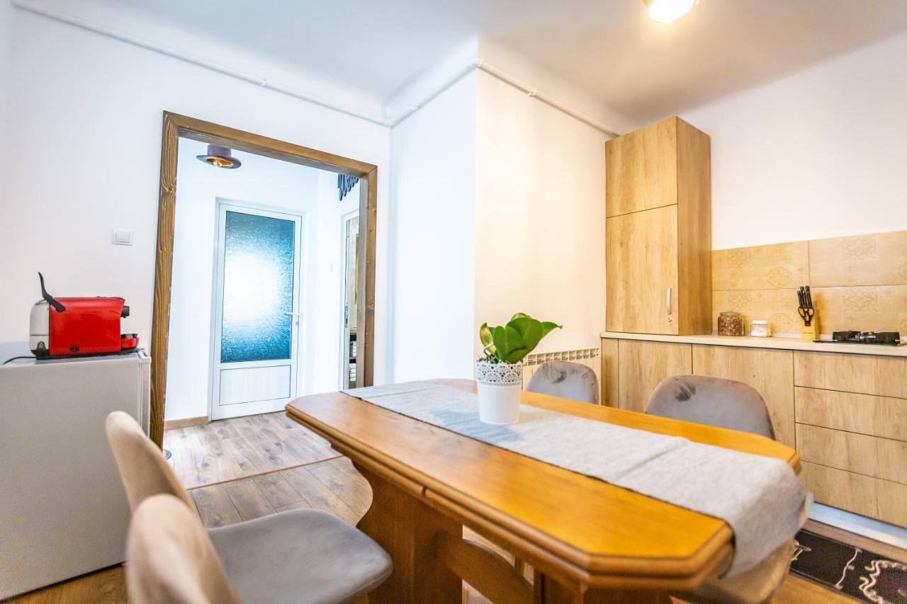 Central Apartment Брашов Екстер'єр фото